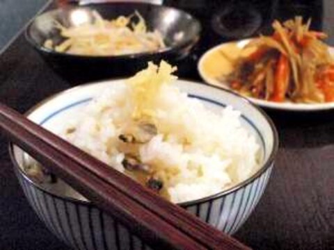 準備は５分　アサリ缶であさりご飯♪